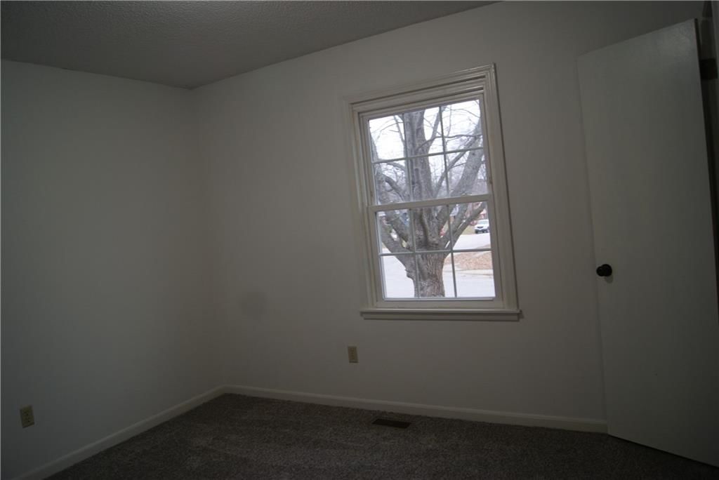609 N Halsey Street — photo 12