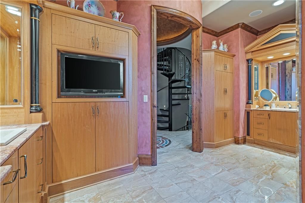 472 N Winnebago Drive — photo 26