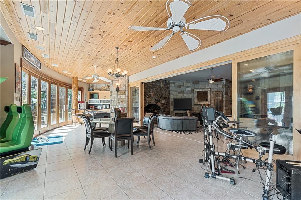 472 N Winnebago Drive — photo 32