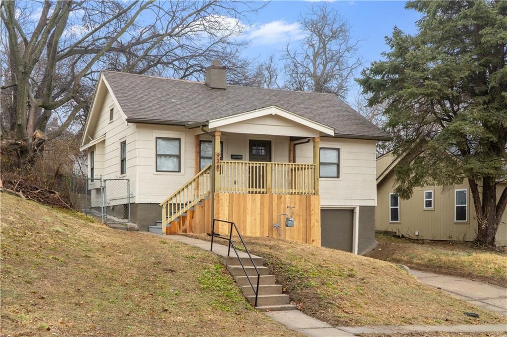 938 Waverly Avenue — photo 1