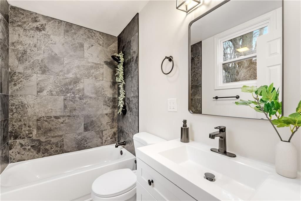 938 Waverly Avenue — photo 11