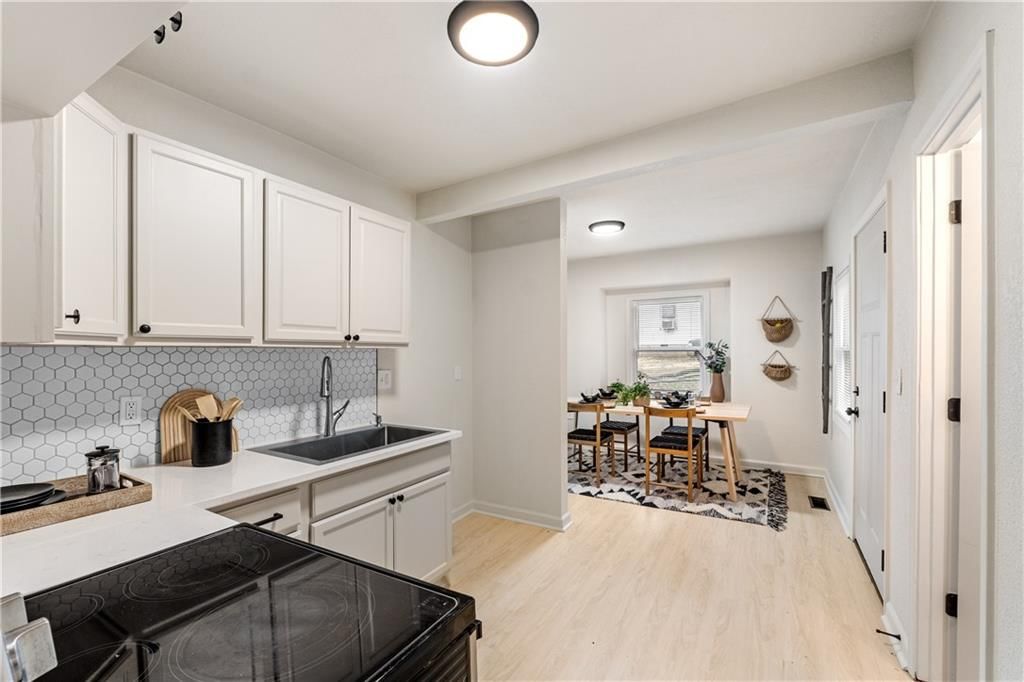 938 Waverly Avenue — photo 12