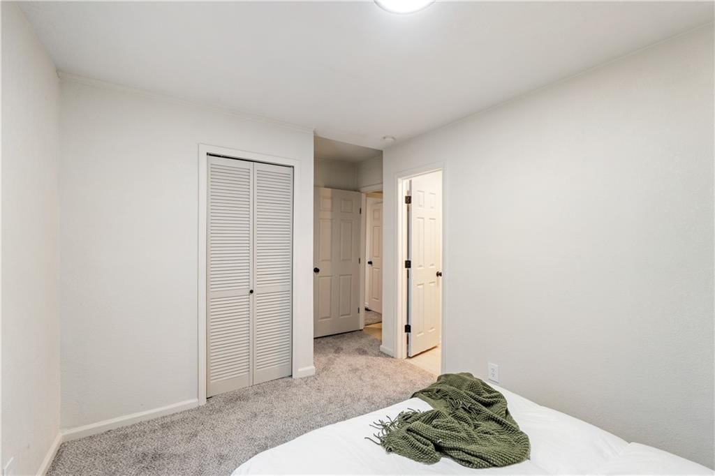 938 Waverly Avenue — photo 15