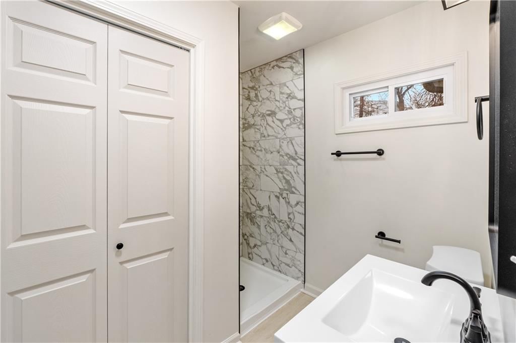 938 Waverly Avenue — photo 16