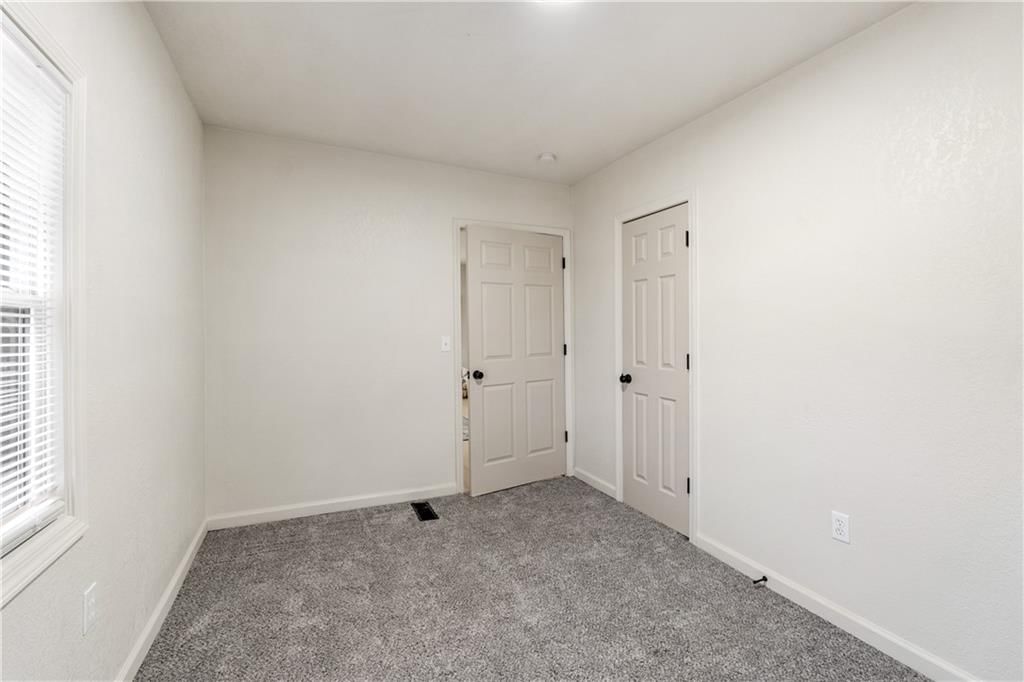 938 Waverly Avenue — photo 21