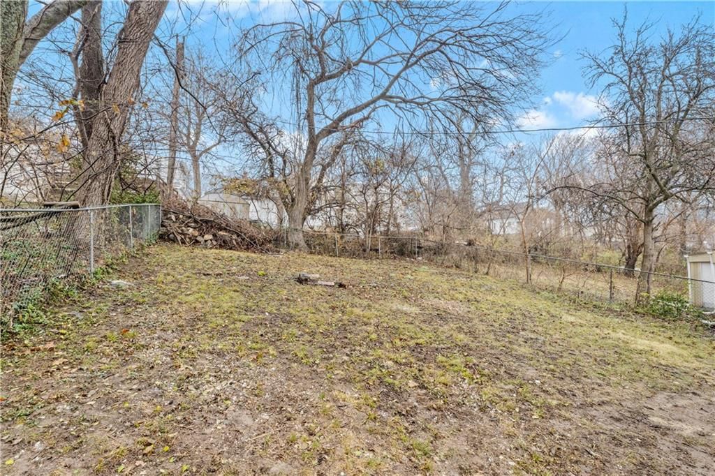 938 Waverly Avenue — photo 27