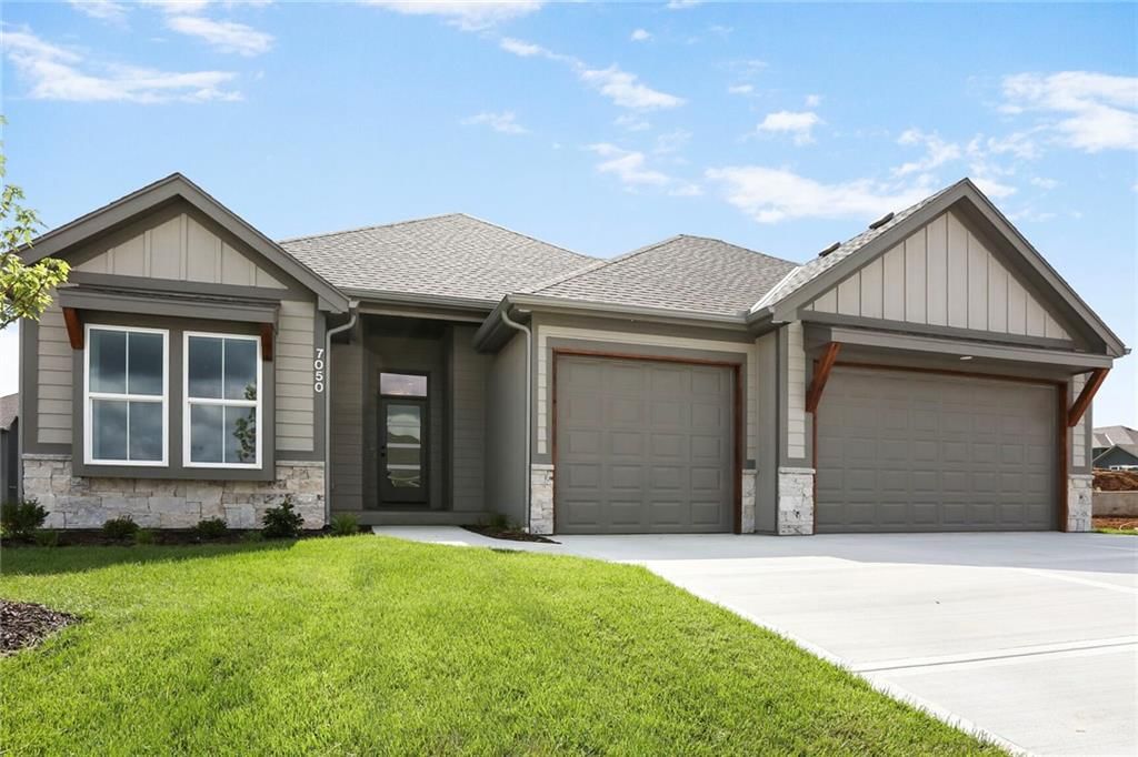 7050 NW Yulich Court, Parkville, MO
