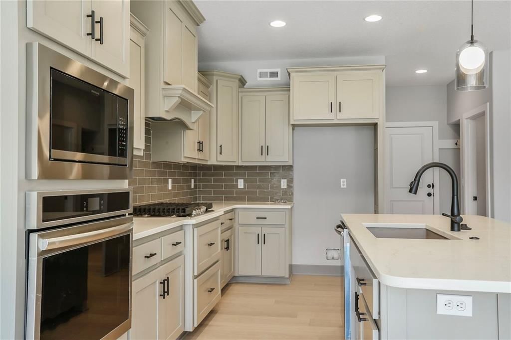 7050 NW Yulich Court — photo 11