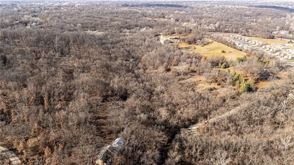 Photo 9 of 17 - 6405 NW Daggett Road, Kansas City, MO 64152