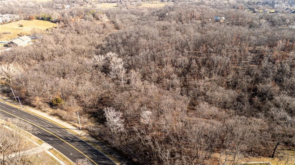 Photo 14 of 17 - 6405 NW Daggett Road, Kansas City, MO 64152