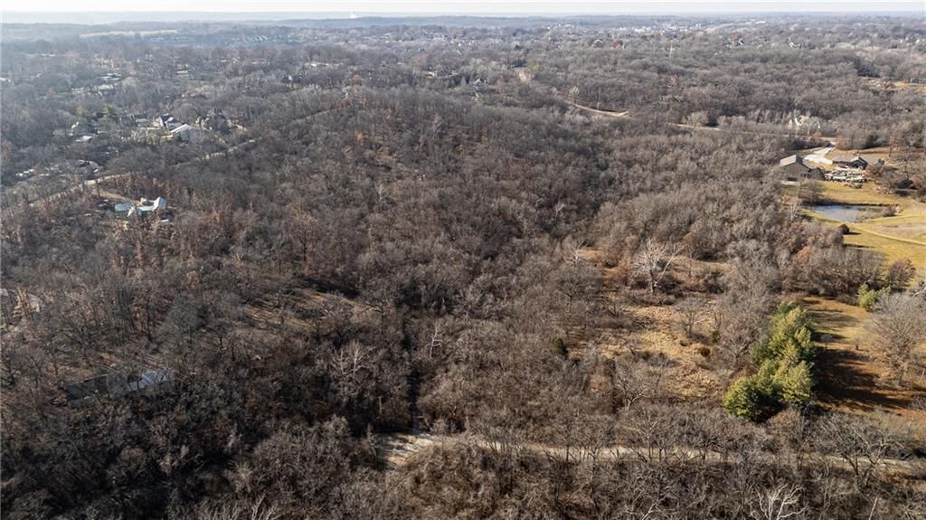Photo 8 of 17 - 6405 NW Daggett Road, Kansas City, MO 64152