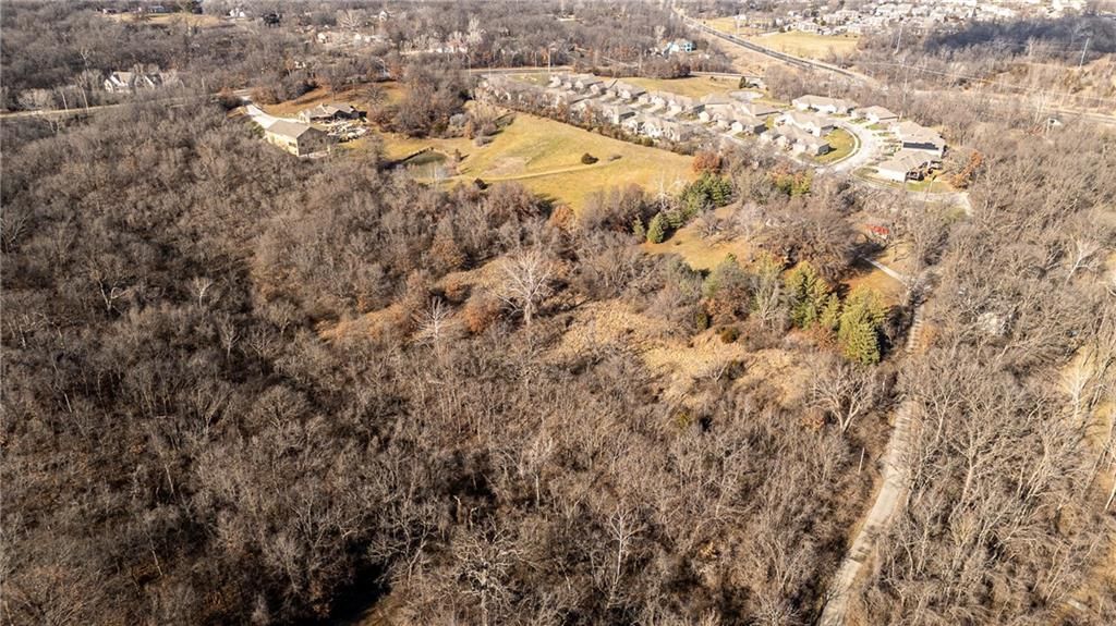 Photo 7 of 17 - 6405 NW Daggett Road, Kansas City, MO 64152