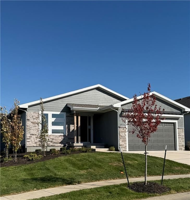 4218 W 158TH Terrace, Overland Park, KS: listing photo 2