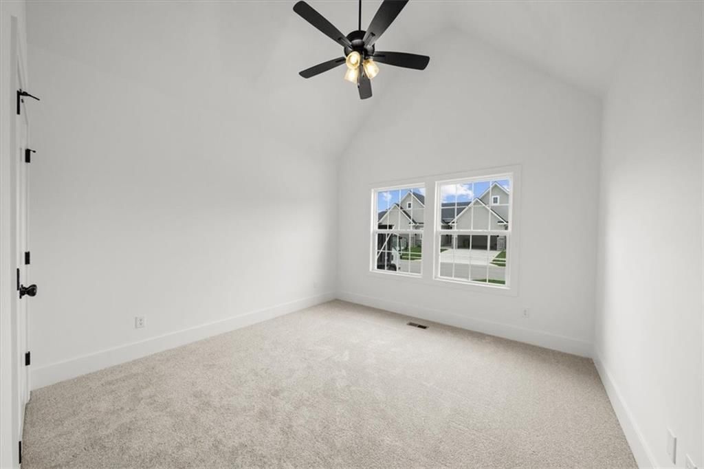 824 NE Algonquin Street — photo 2
