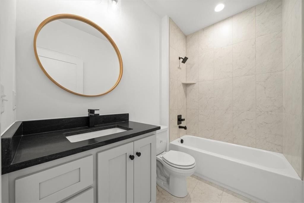 824 NE Algonquin Street — photo 4
