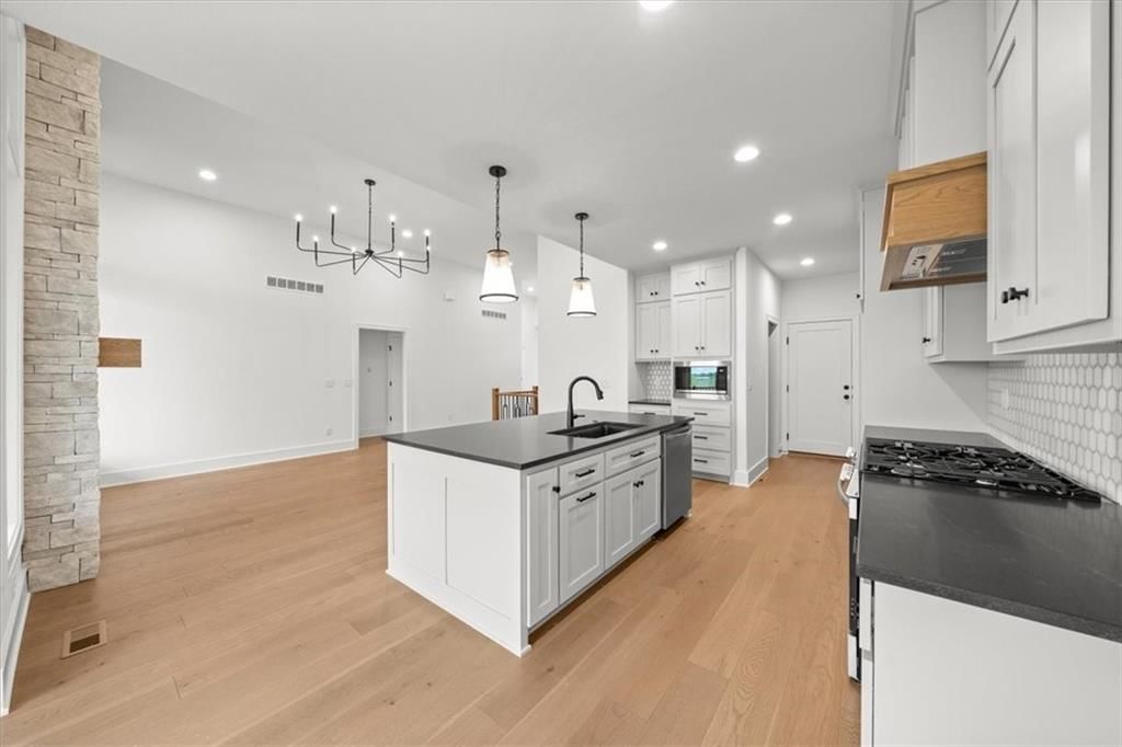 824 NE Algonquin Street — photo 12