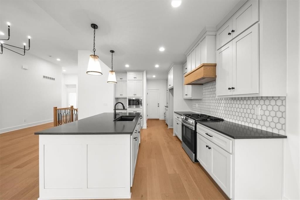 824 NE Algonquin Street — photo 13