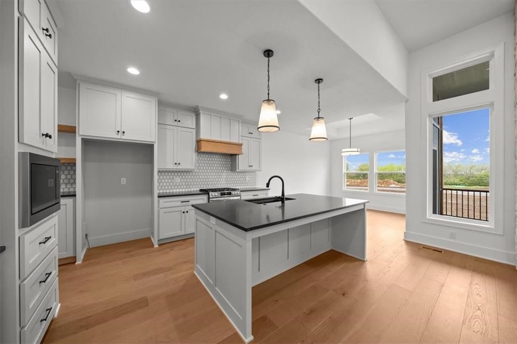 824 NE Algonquin Street — photo 16