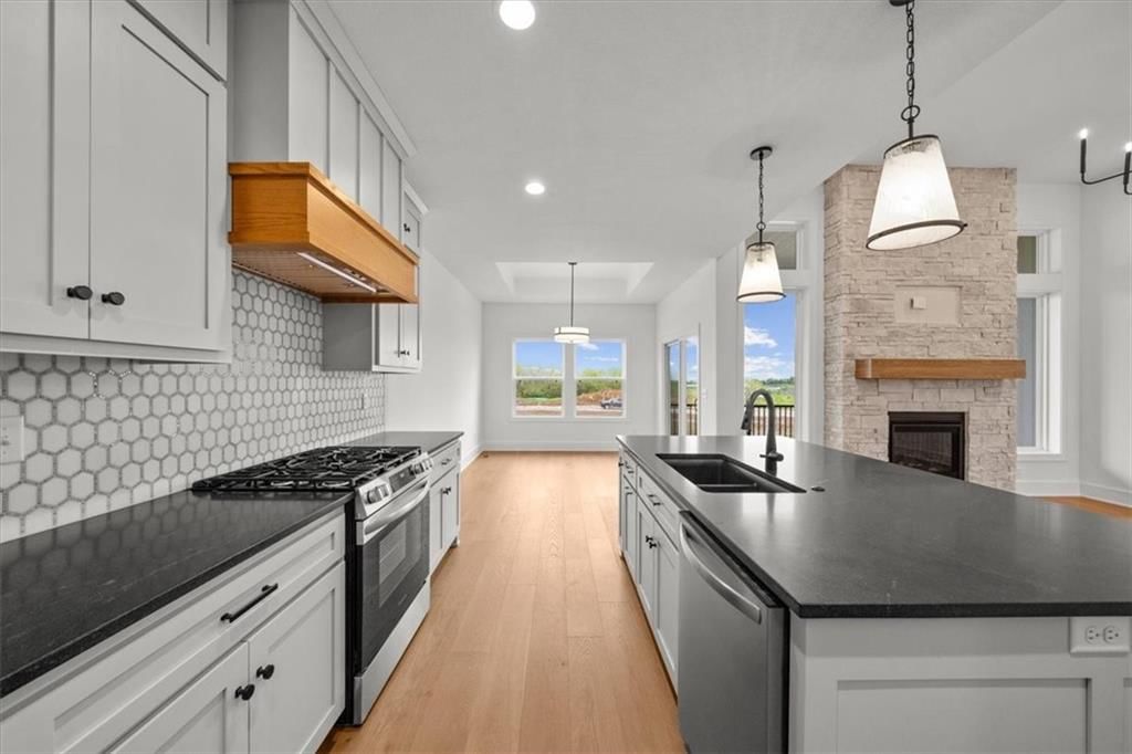 824 NE Algonquin Street — photo 17
