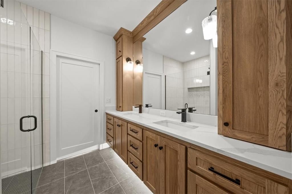 824 NE Algonquin Street — photo 24