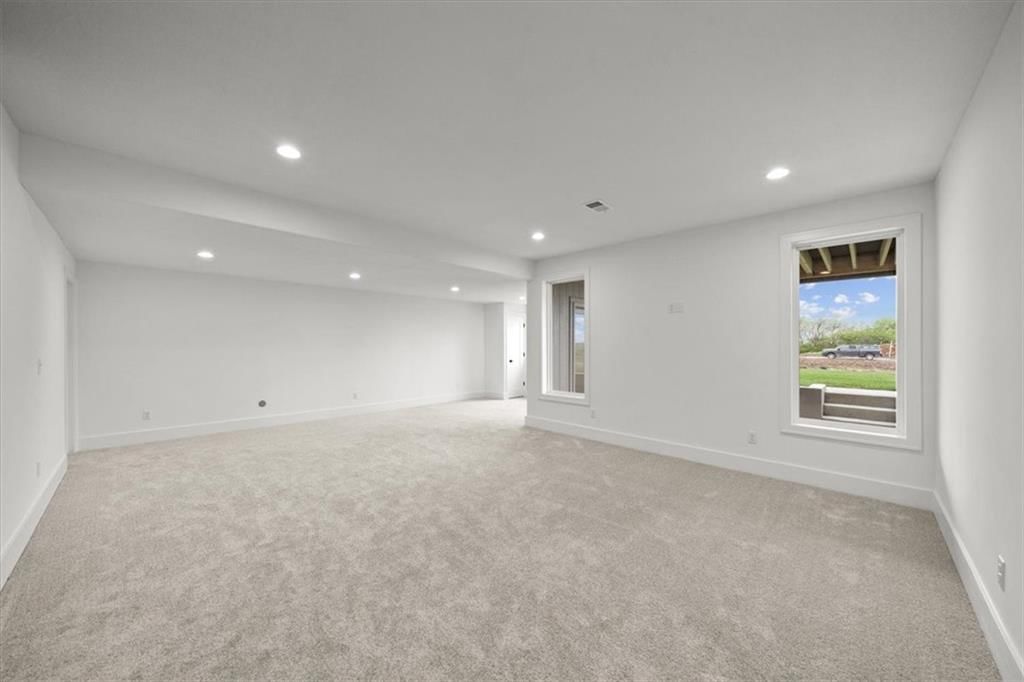 824 NE Algonquin Street — photo 26