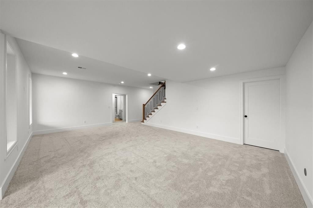 824 NE Algonquin Street — photo 29