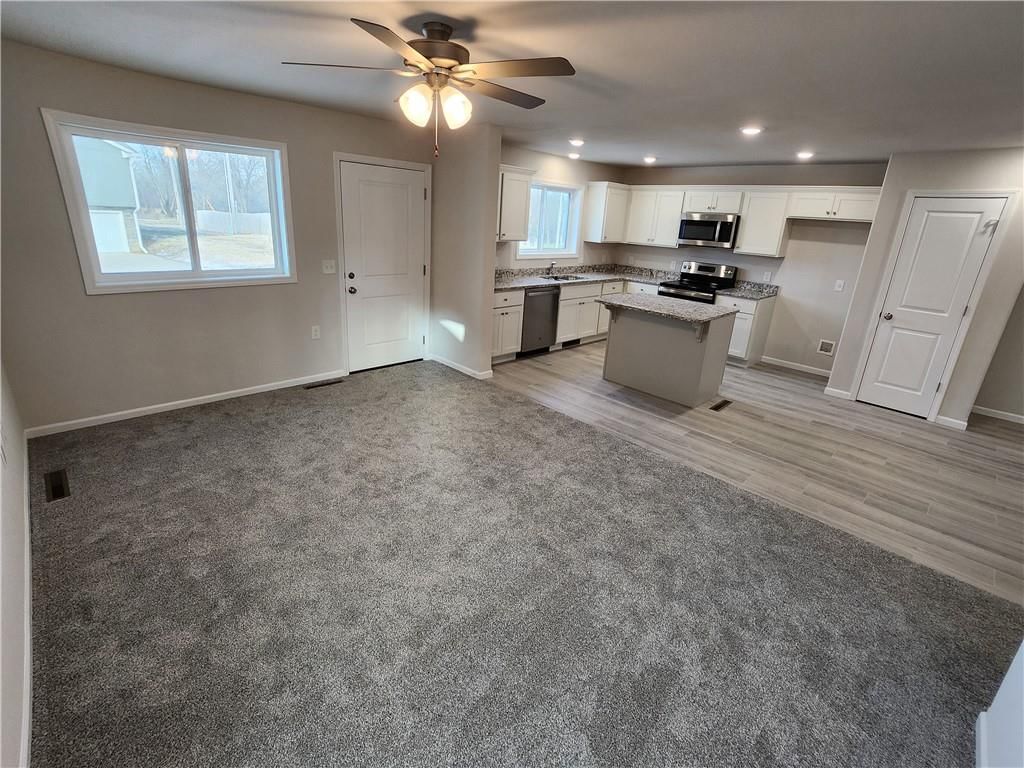 131 McCartney Lane — photo 2