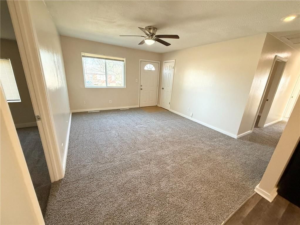 124 N Peck Drive — photo 3