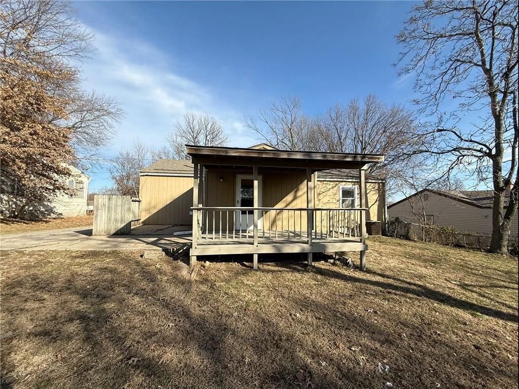 124 N Peck Drive — photo 9