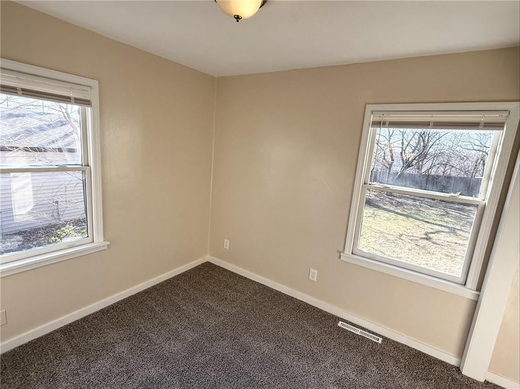 124 N Peck Drive — photo 16