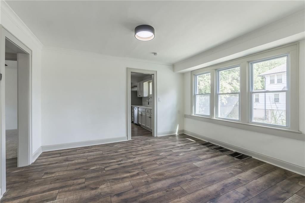 Photo 9 of 27 - 6143 Forest Avenue