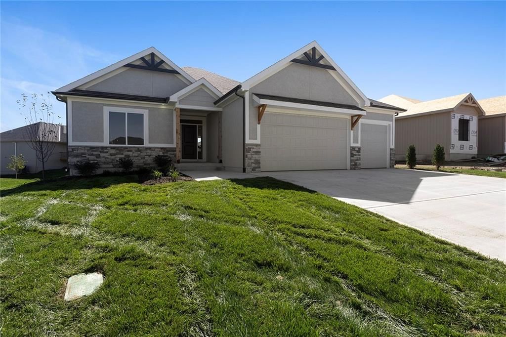 204 SW Chelmsford Drive — photo 4