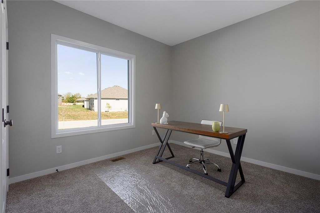 204 SW Chelmsford Drive — photo 6