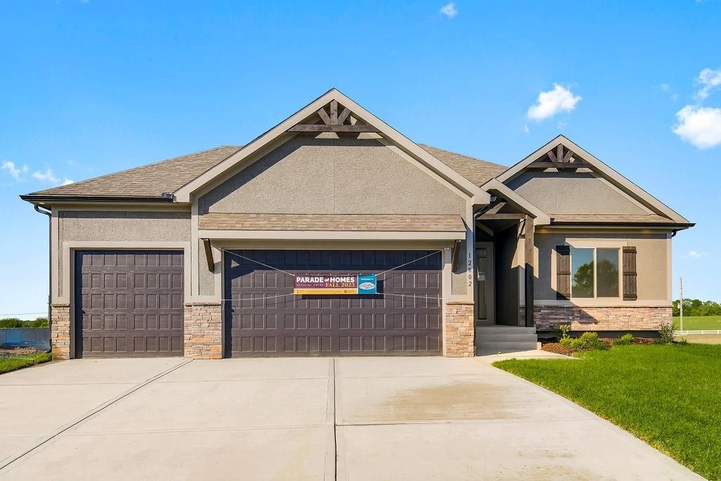 220 SW CHELMSFORD Drive, Blue Springs, MO
