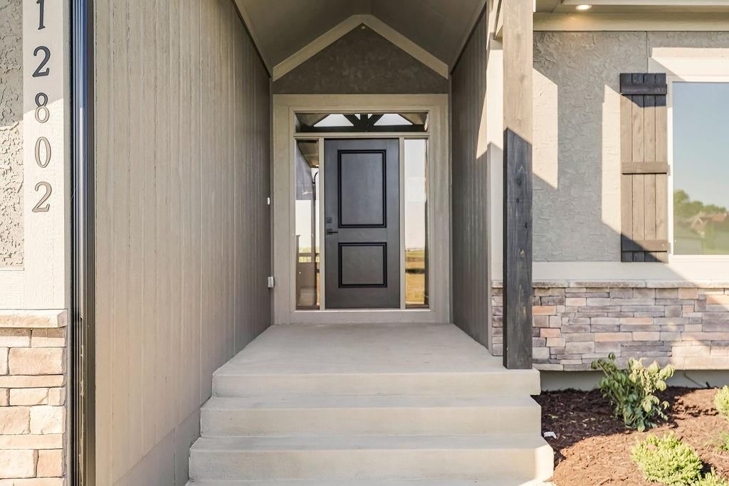 220 SW CHELMSFORD Drive — photo 4