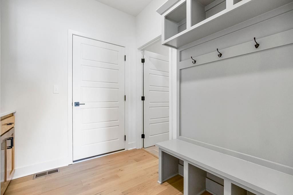 220 SW CHELMSFORD Drive — photo 6