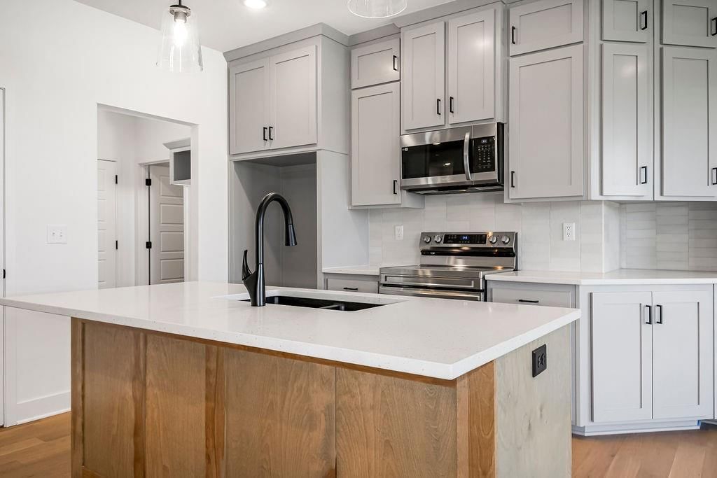 220 SW CHELMSFORD Drive — photo 13