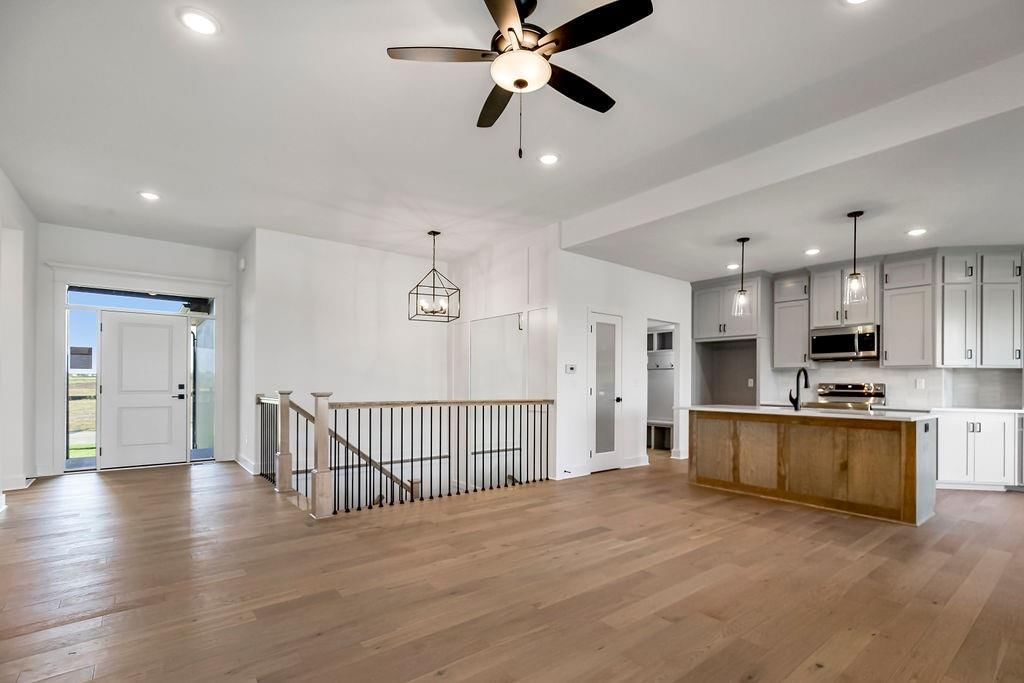 220 SW CHELMSFORD Drive — photo 16