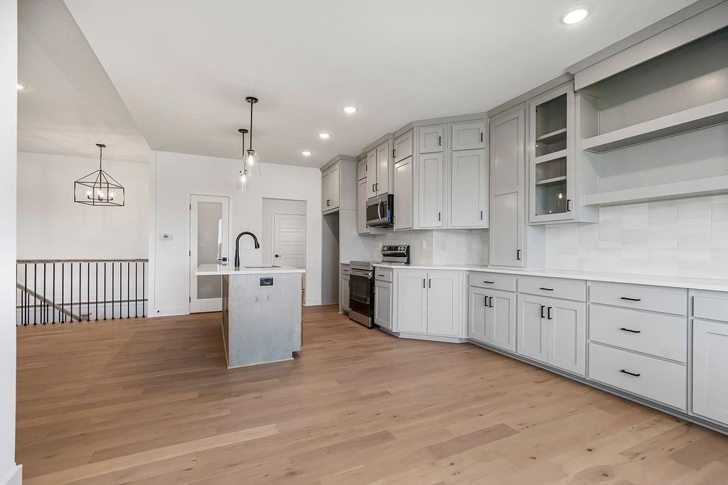 220 SW CHELMSFORD Drive — photo 17