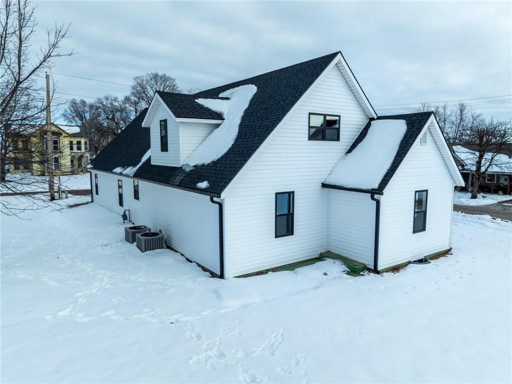 402 S Water Street — photo 41