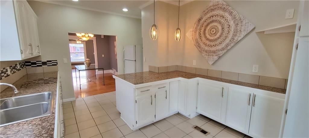 Photo 12 of 57 - 3222 E 6th Street