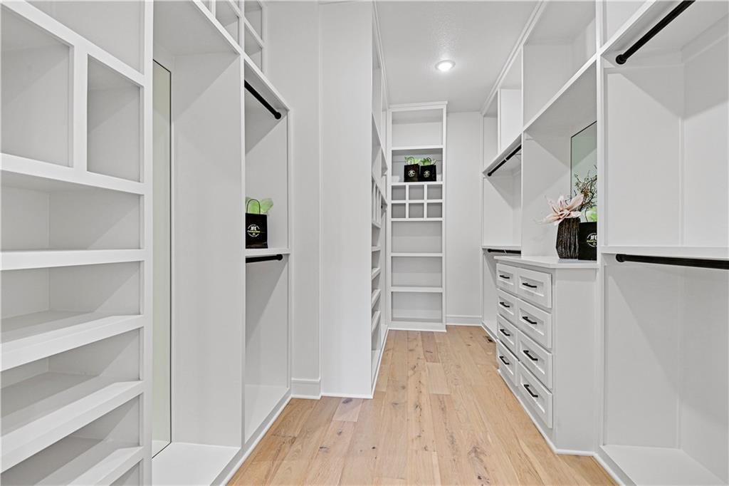 Photo 20 of 50 - 16900 Parkhill Street