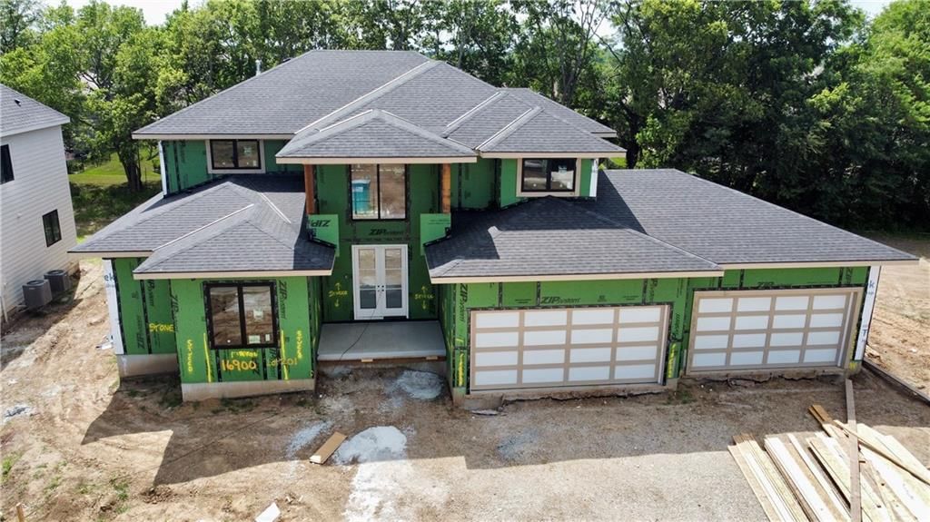 Photo 37 of 50 - 16900 Parkhill Street