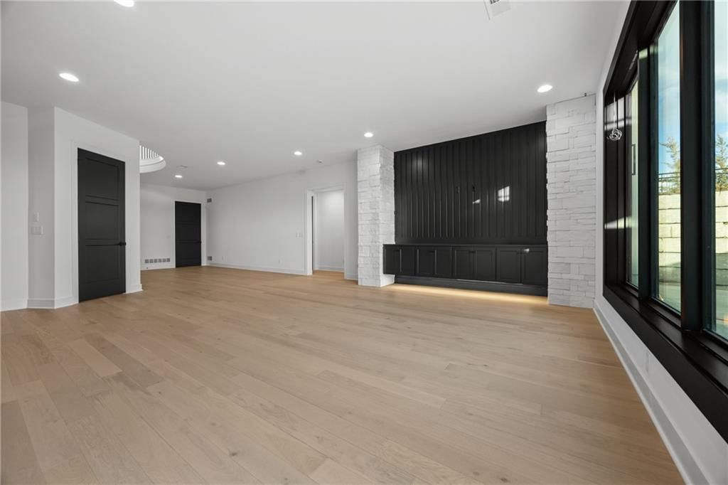 Photo 46 of 61 - 16920 Parkhill Street