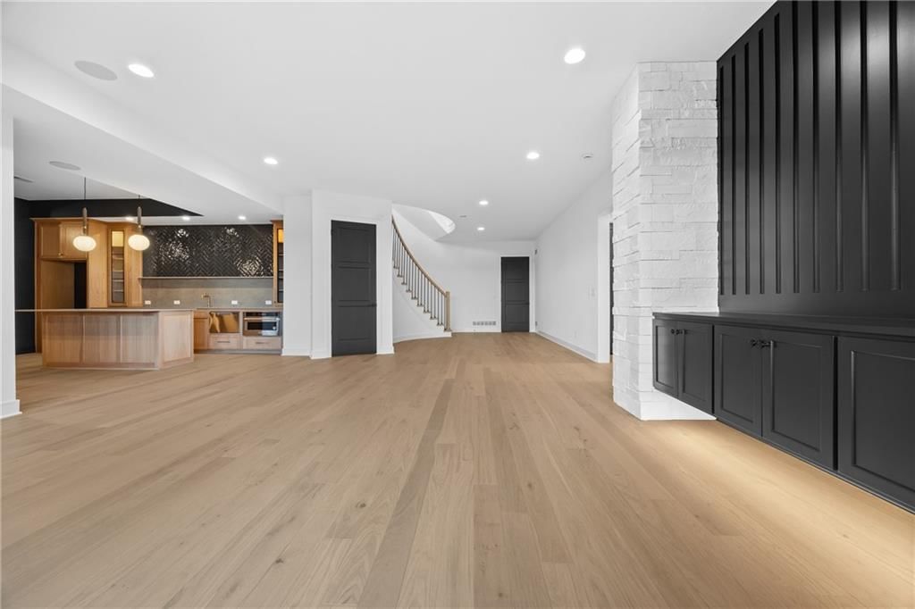 Photo 47 of 61 - 16920 Parkhill Street