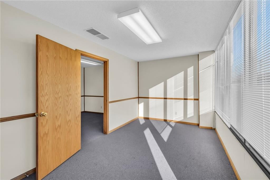 112 S Pine Street — photo 26