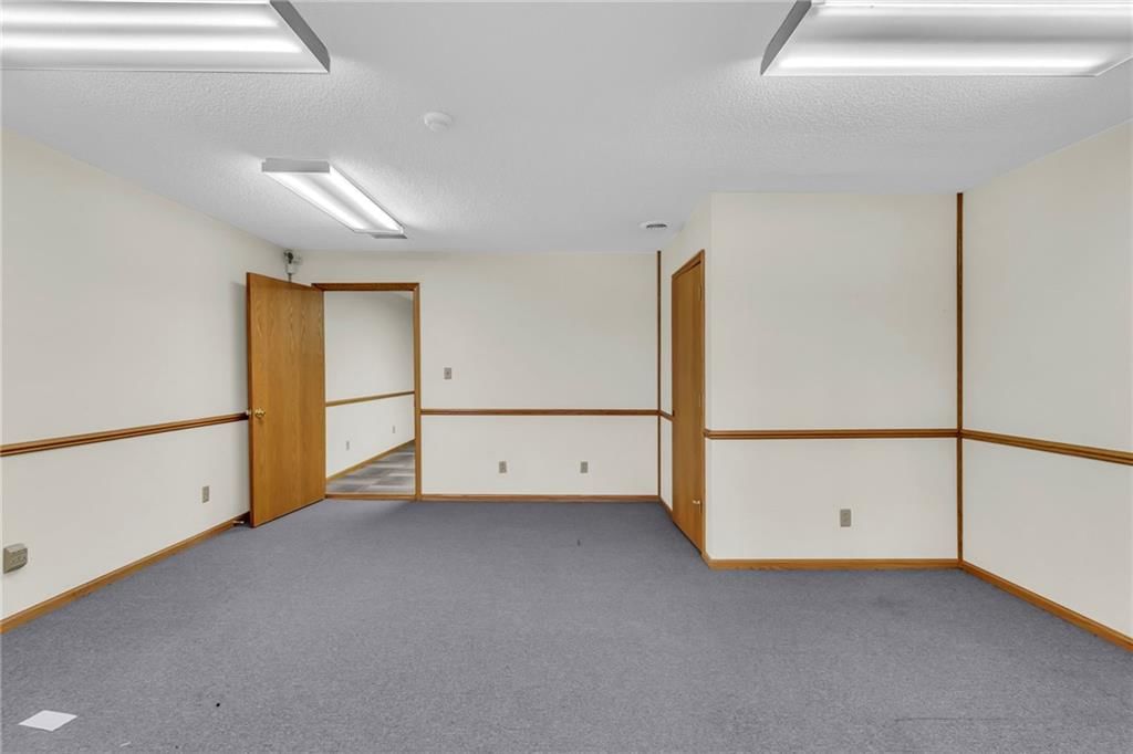 112 S Pine Street — photo 27