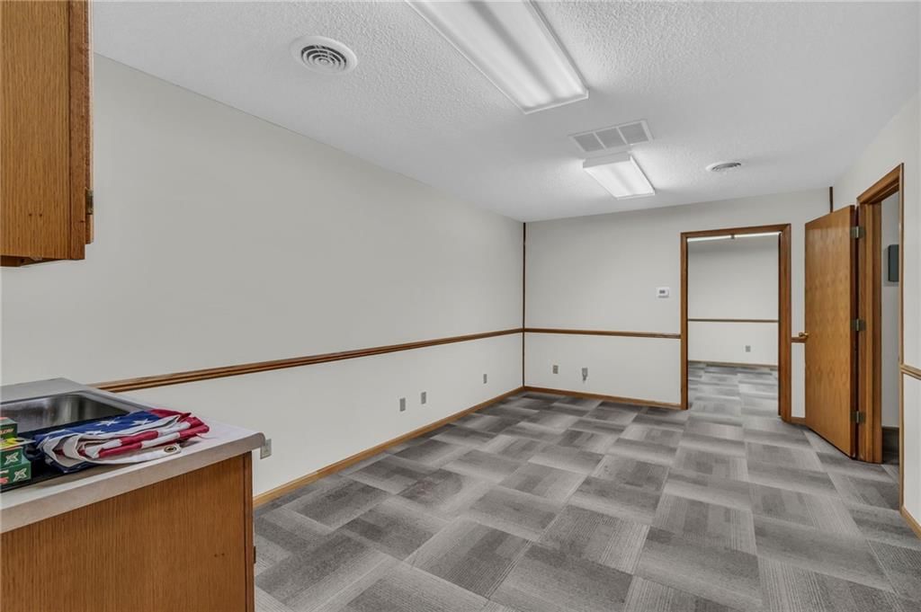 112 S Pine Street — photo 34