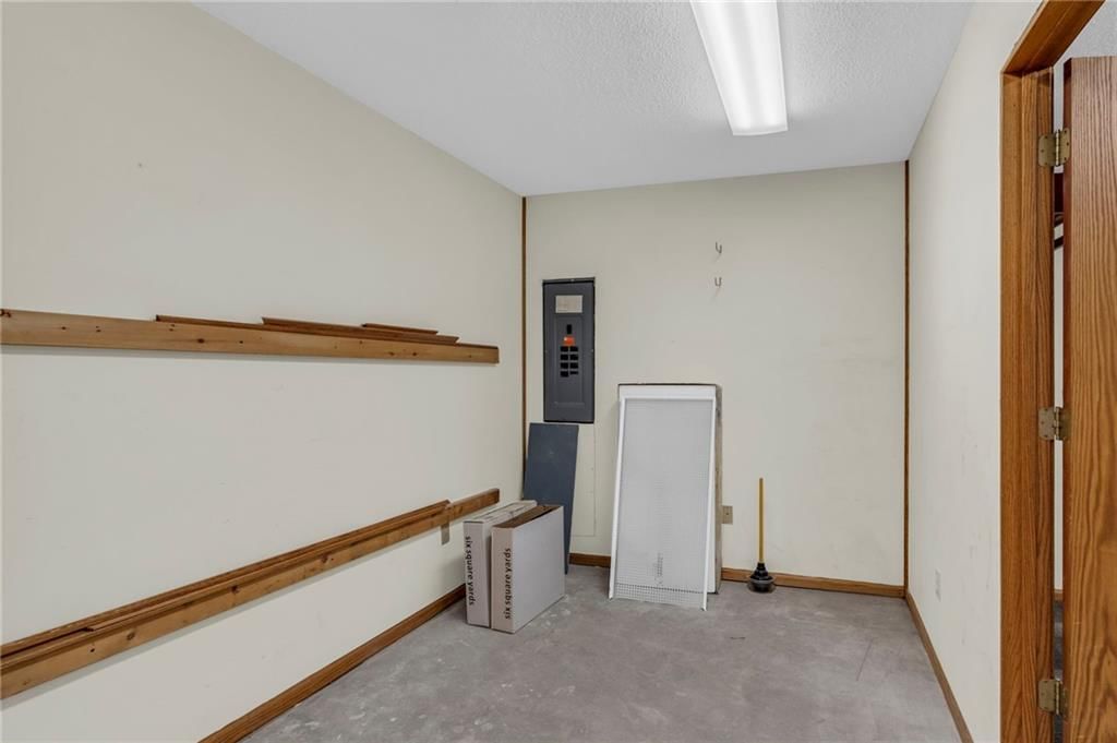 112 S Pine Street — photo 36
