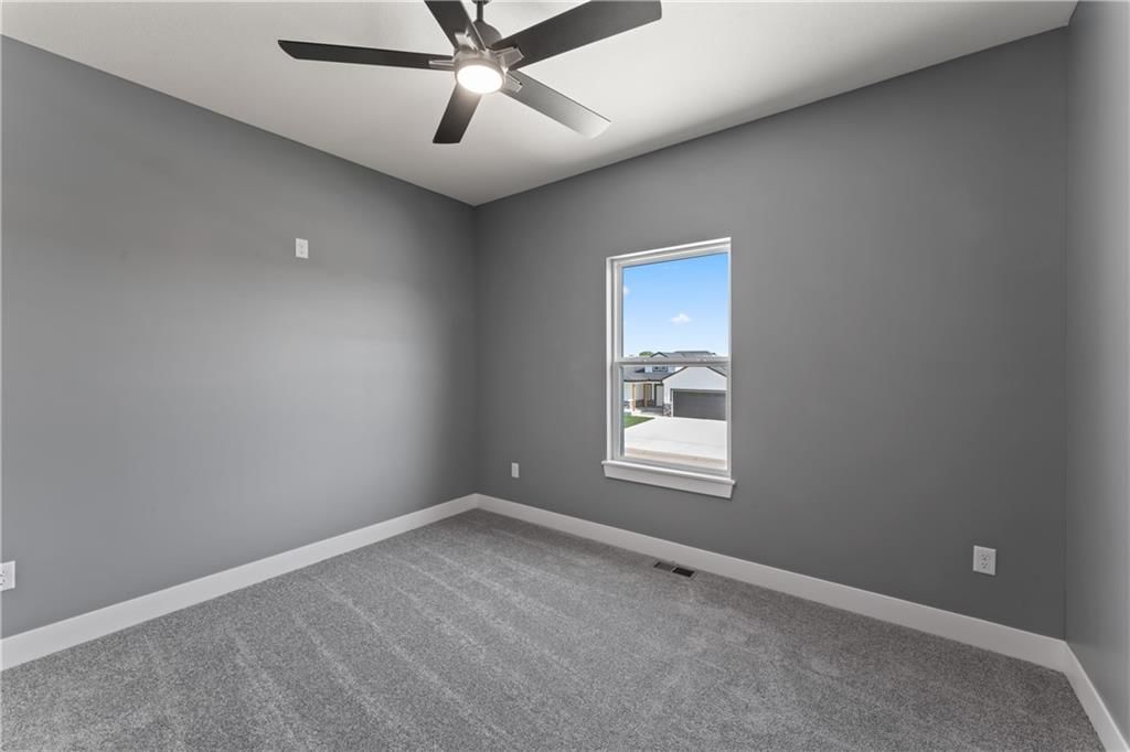 813 W Rader Street — photo 32